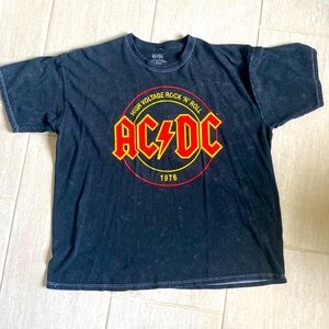 AC/DC “Lock Up Your Daughters” United Kingdom Tour 1976 in XL